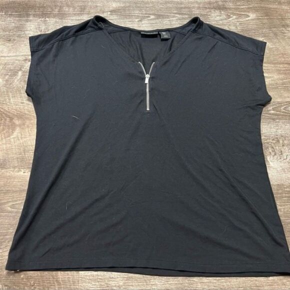 Tahari Black Short Sleeve Shirt Size Medium - Picture 1 of 6